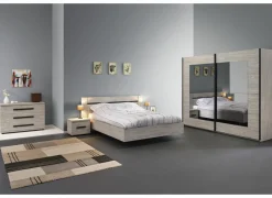 Slaapkamer met bed 140x200cm - kleerkast 250cm - commode 110cm en 2 nachtkastjes